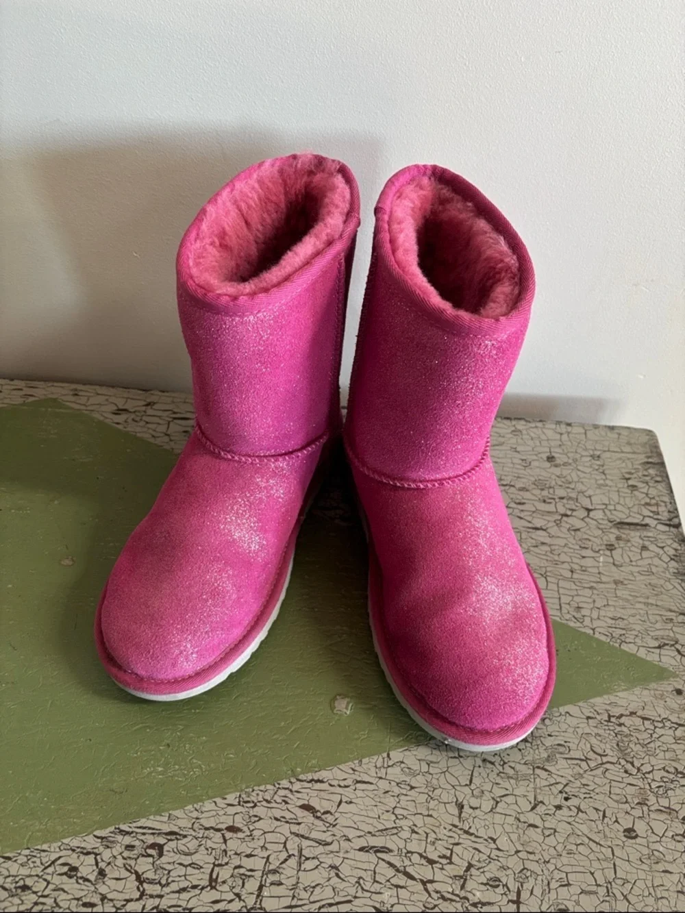 UGG Classic Glitter Boots Girls 1002495 Fuchsia Pink Sheepskin Boots Size 4